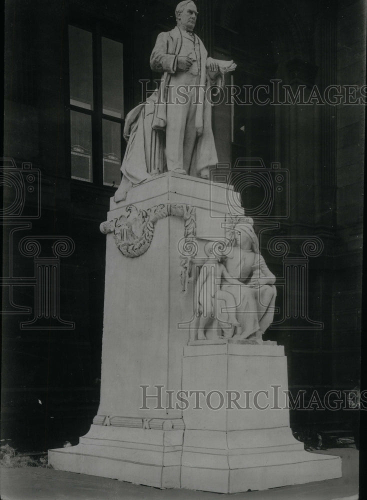 Press Photo Mikinley William Sculpture President US War - Historic Images