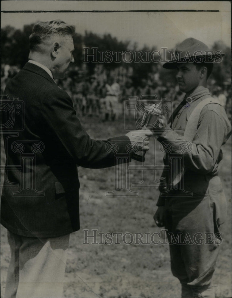 1938 Press Photo Arthur Eouret Trinidad Silver Cup - Historic Images