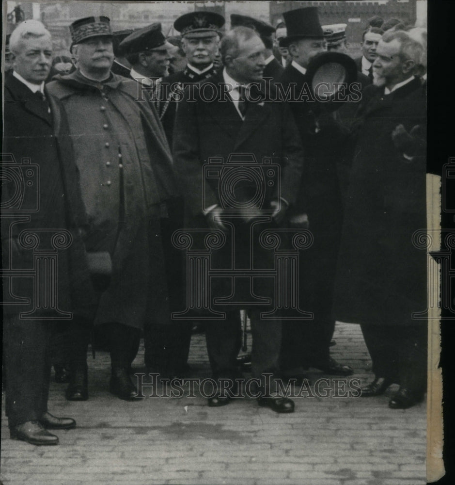 Press Photo Group People black suit hat pose photo - Historic Images