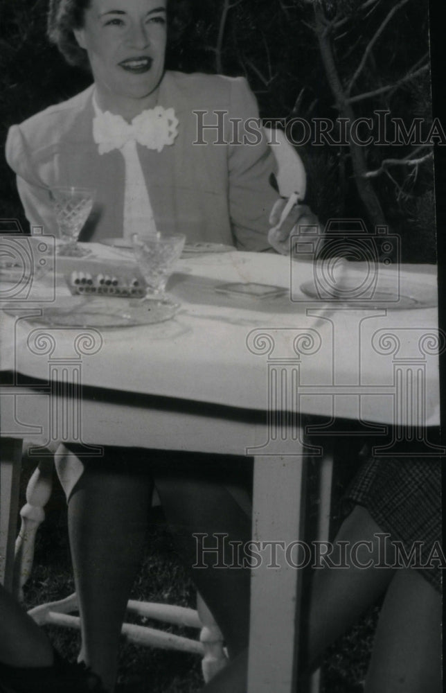 1946 Press Photo Mrs. Lindsay (DIana) Riley - Historic Images