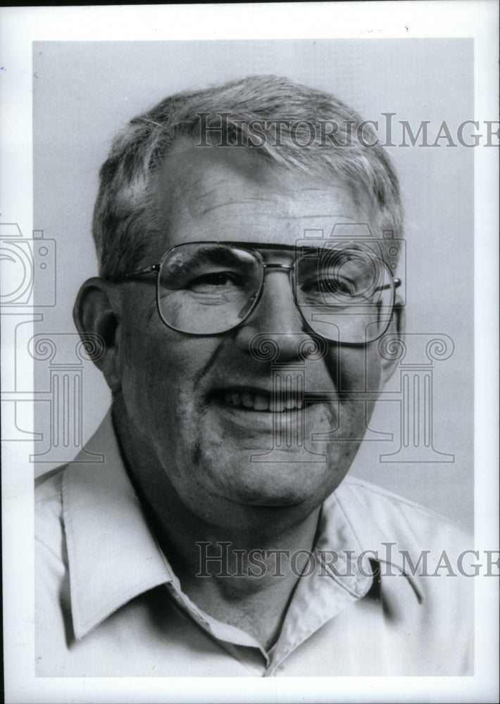 1991 Press Photo Phil Webb Employee News - RRU26651 - Historic Images