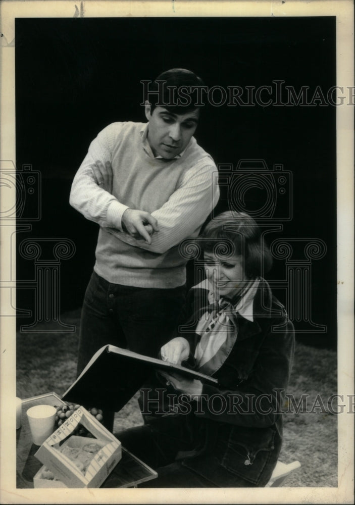 1975 Press Photo John Gould and Patti Barnes in 6 Rms R - RRU26661 - Historic Images