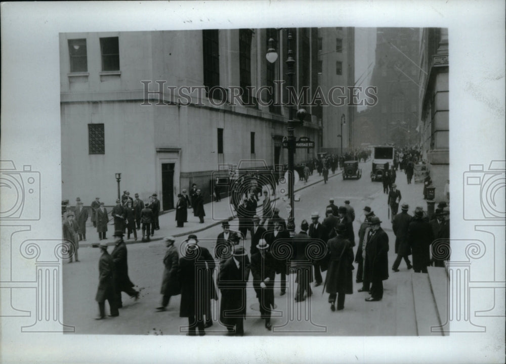 1979 Crowd outside Stock Market Bldg - Historic Images