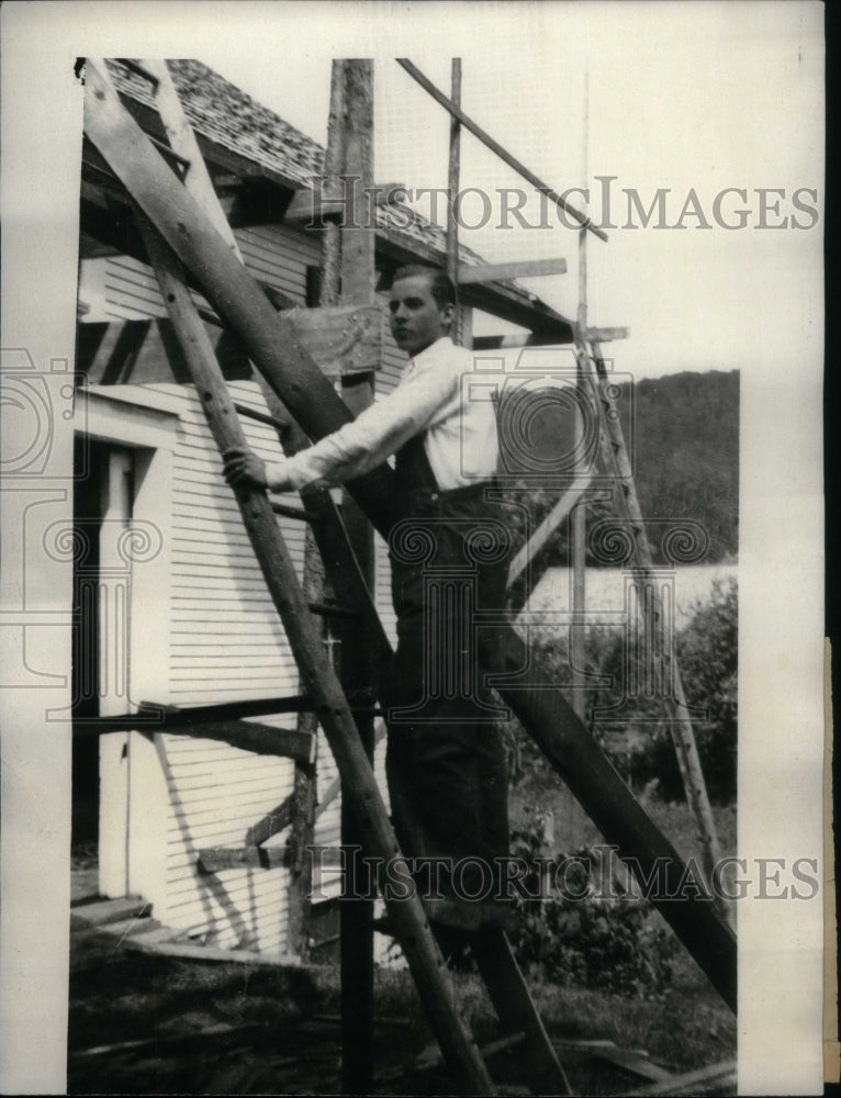 1925 Press Photo John Coolidge helps shingle house - Historic Images
