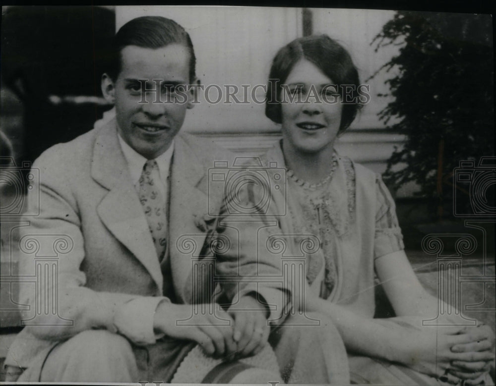 1928, Pres Son Gov Daughter Couple Hartford - RRU27263 - Historic Images