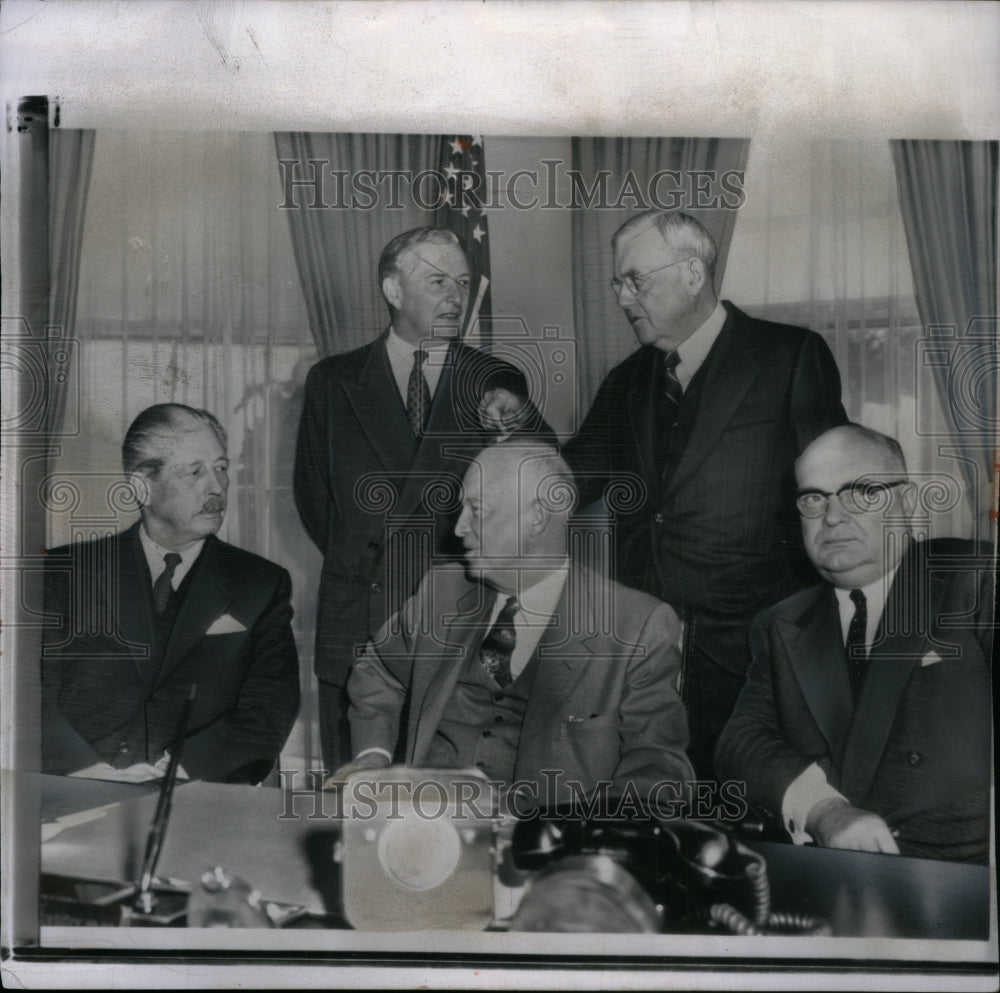 1957, Pres Eisenhower PM Macmillan Peace - RRU27335 - Historic Images