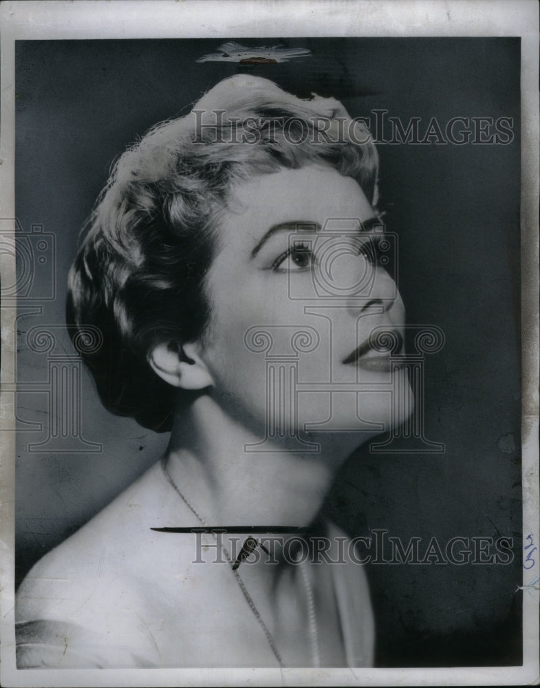 1958, Close caption, actress Sally Ann Howes - RRU27429 - Historic Images