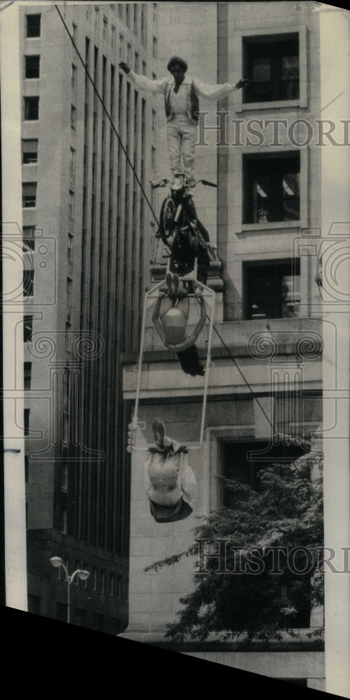 1975, Aerialist Lake Front Festival Activity - RRU27819 - Historic Images