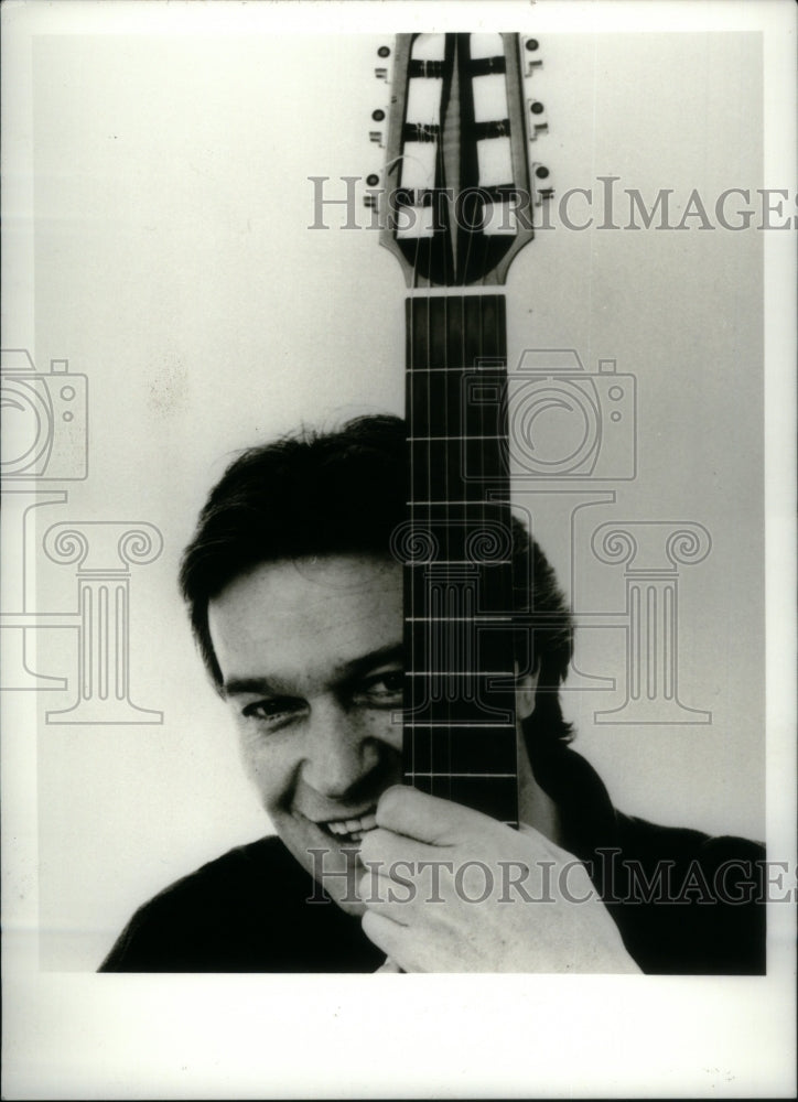 1990 Press Photo John McLaughlin Entertainer Musician - RRU28651 - Historic Images