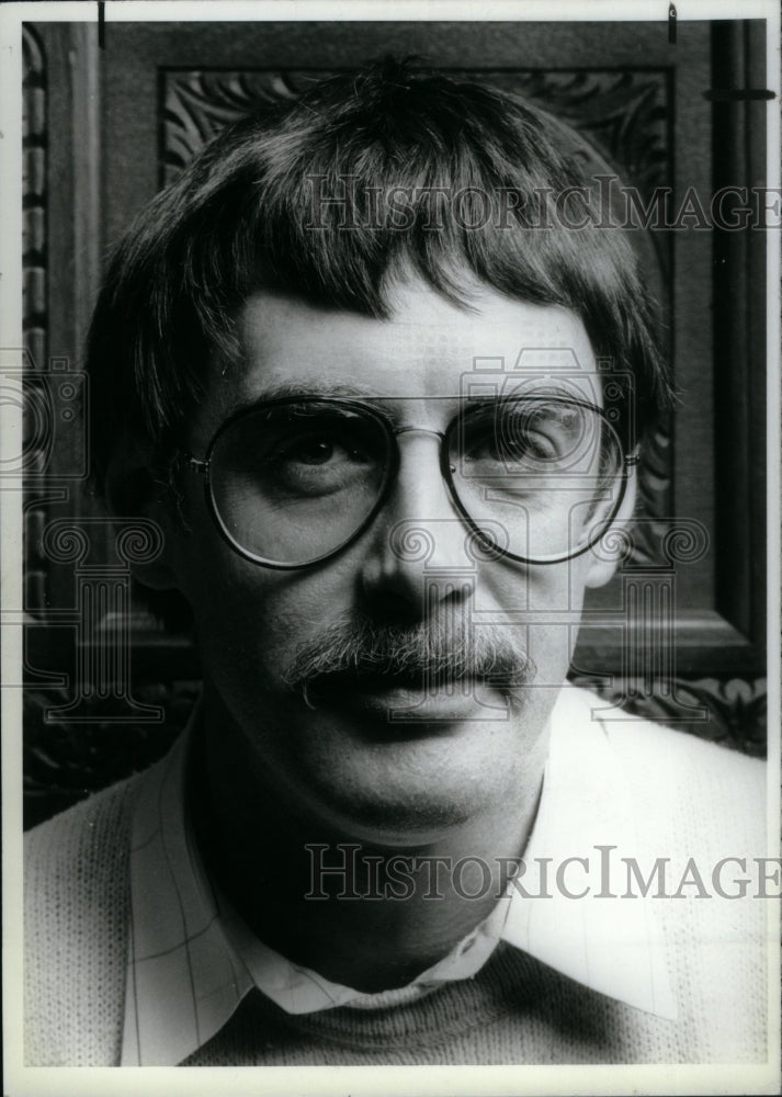 1984, Dennis Mc Intyre Playwright - RRU28681 - Historic Images