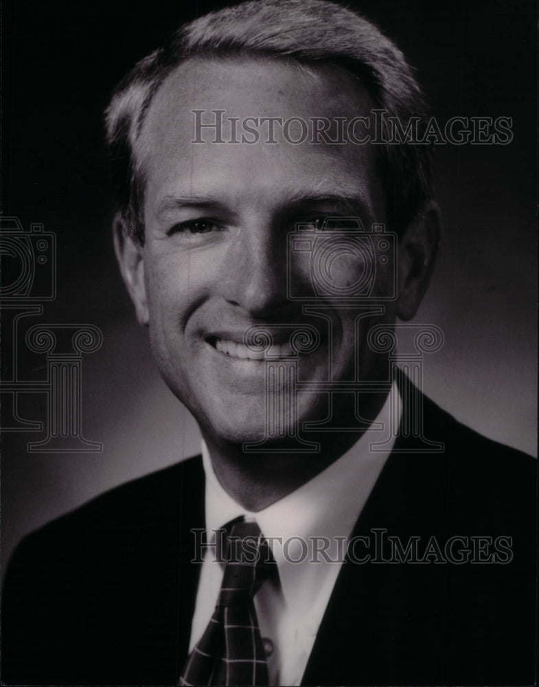 Press Photo Scott Heitmann Standard Federal Executive - RRU28815 - Historic Images