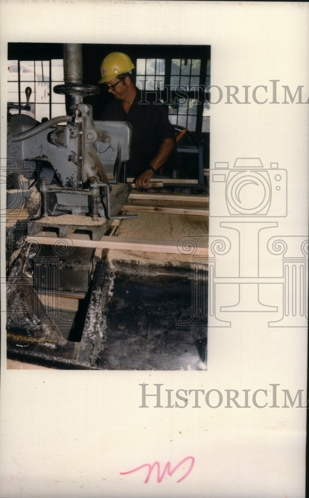 1987 Press Photo Michigan Homer Flooring CO Men Working - RRU28905 - Historic Images