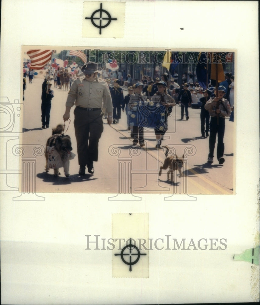 1989, Ferndale Scouts Pooches Memorial Day - RRU28911 - Historic Images