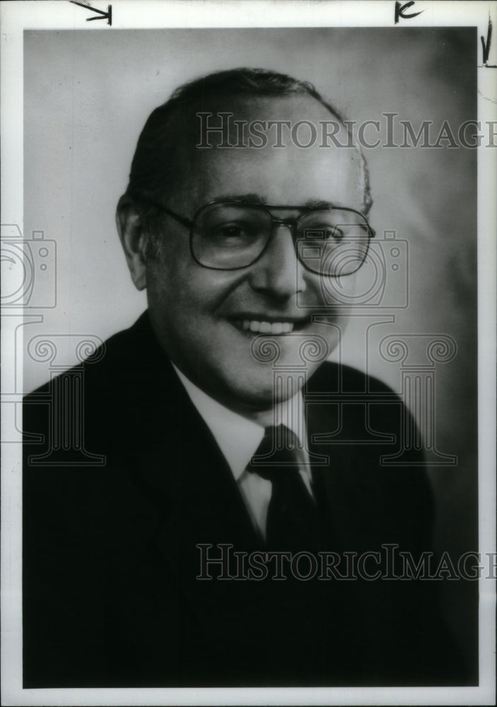 1987 Merns Business Executive - Historic Images