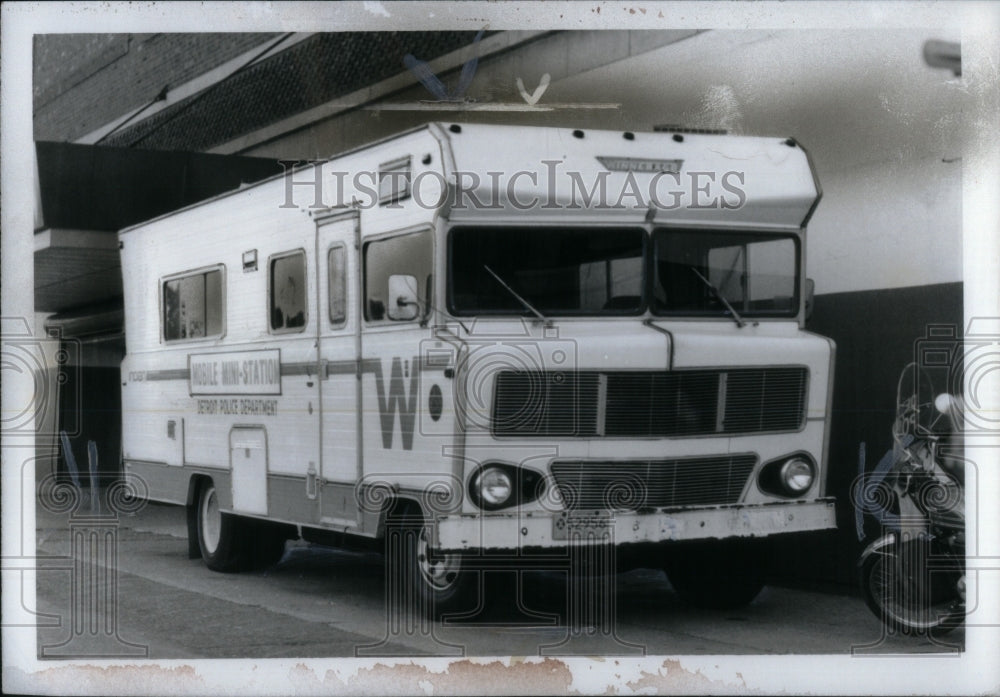 1975 Press Photo Detroit Police Mini Station - Historic Images