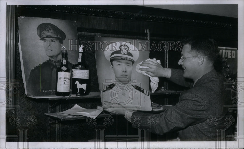 1944 Press Photo John Treen Cal Leedy Detroit News WWJ - RRU30223 - Historic Images