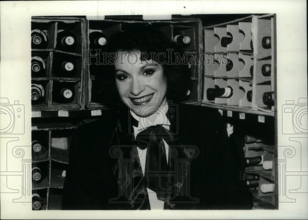 1987 Press Photo Madeline Triffon sommelier wine - RRU30241 - Historic Images