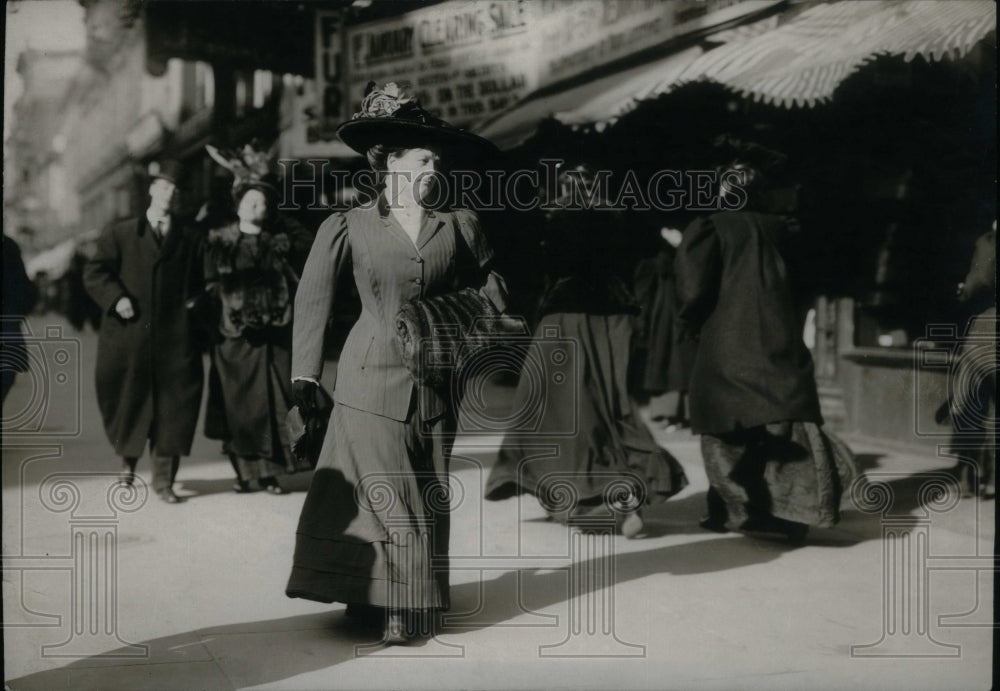 1944, 1890&#39;s Womens Clothing - RRU30539 - Historic Images