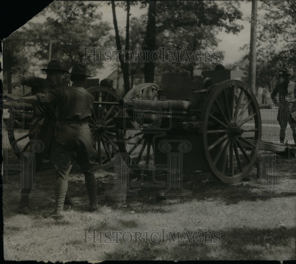 1931, Artillerymen Grease Gun Fire Salute - RRU30685 - Historic Images