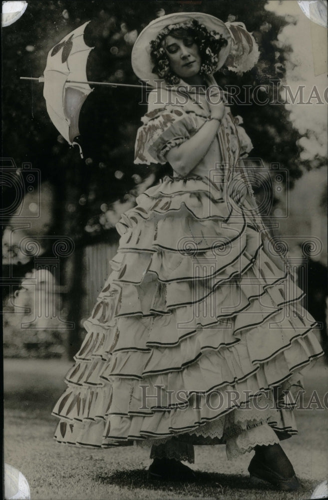 1931 Press Photo Women&#39;s Pre-1920 Dress - Historic Images