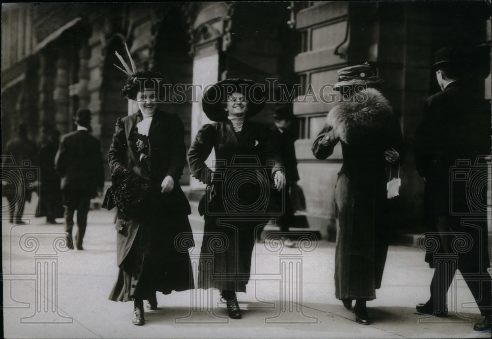 1944, Women&#39;s Fashion of 1890&#39;s - RRU30833 - Historic Images