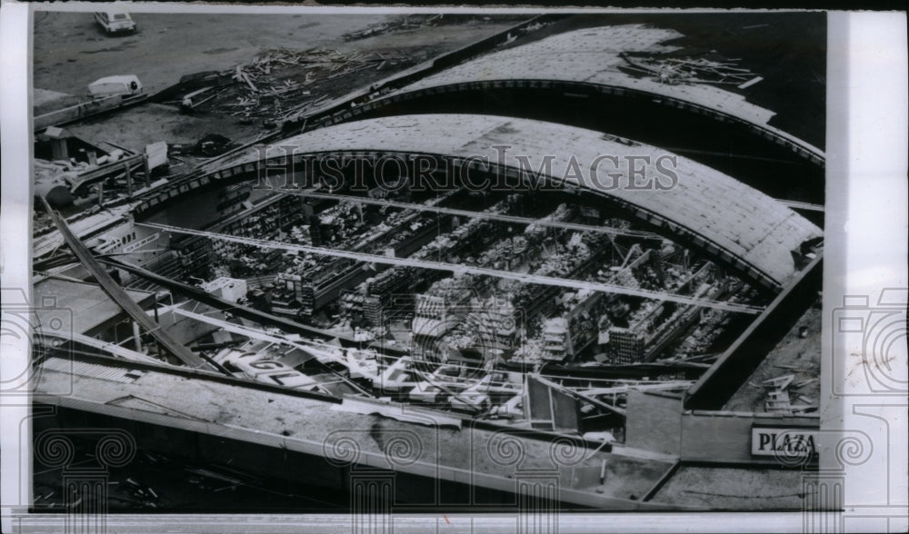 1965 Press Photo Business supermarket twister peek - RRU31521 - Historic Images