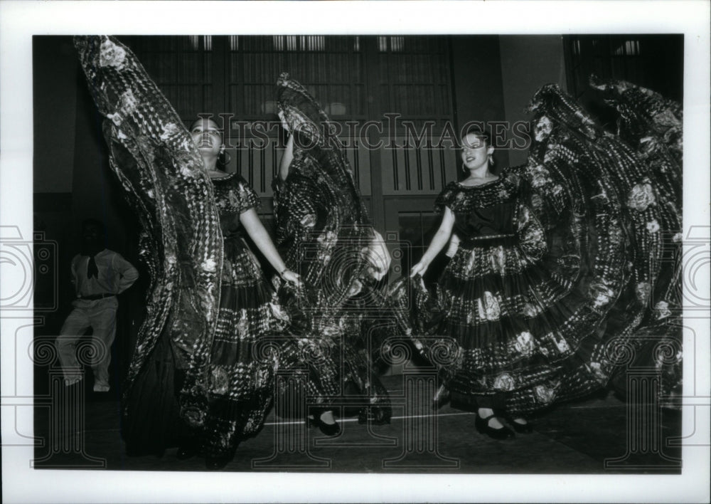 Press Photo Chicago Public Library Hispanic Heritage - RRU31707 - Historic Images