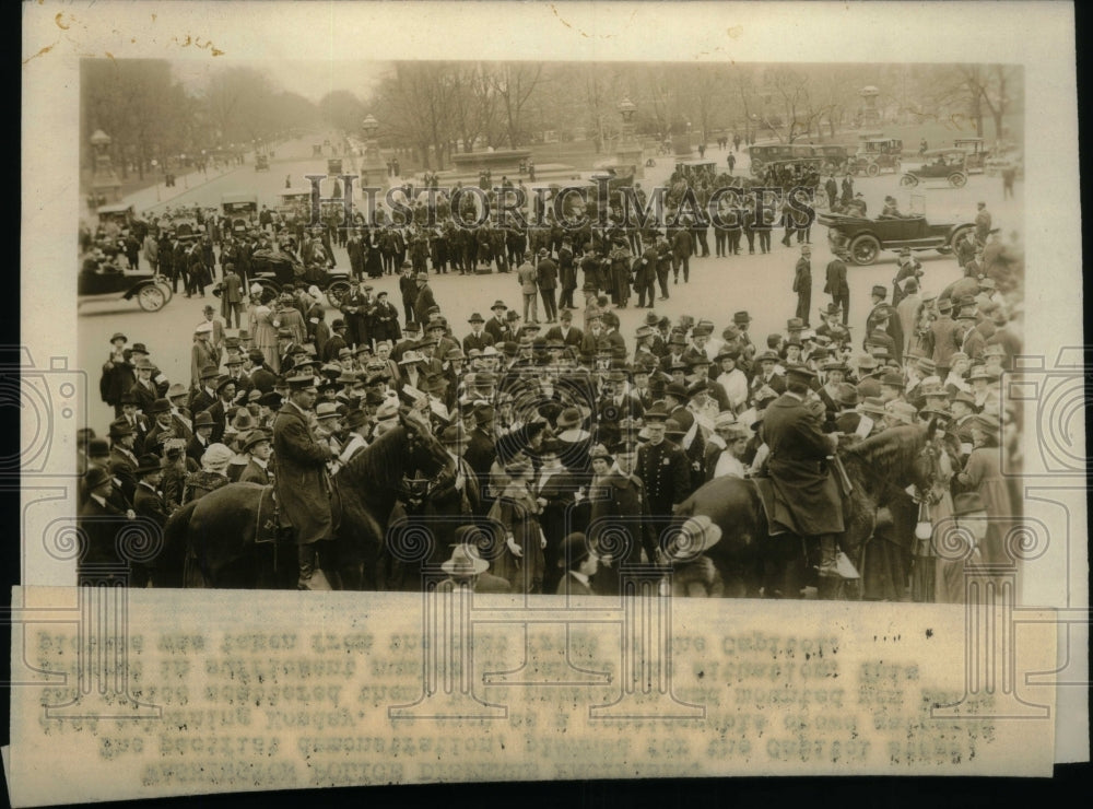 1917 Group People Gather Event Travelling - Historic Images