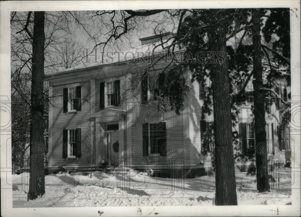 Press Photo President Home Belout College picture tree - RRU31825 - Historic Images