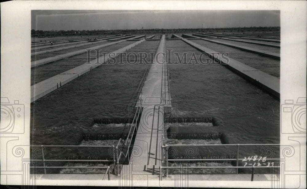 1960, Southwest sewage Treatment Works tanks - RRU32003 - Historic Images