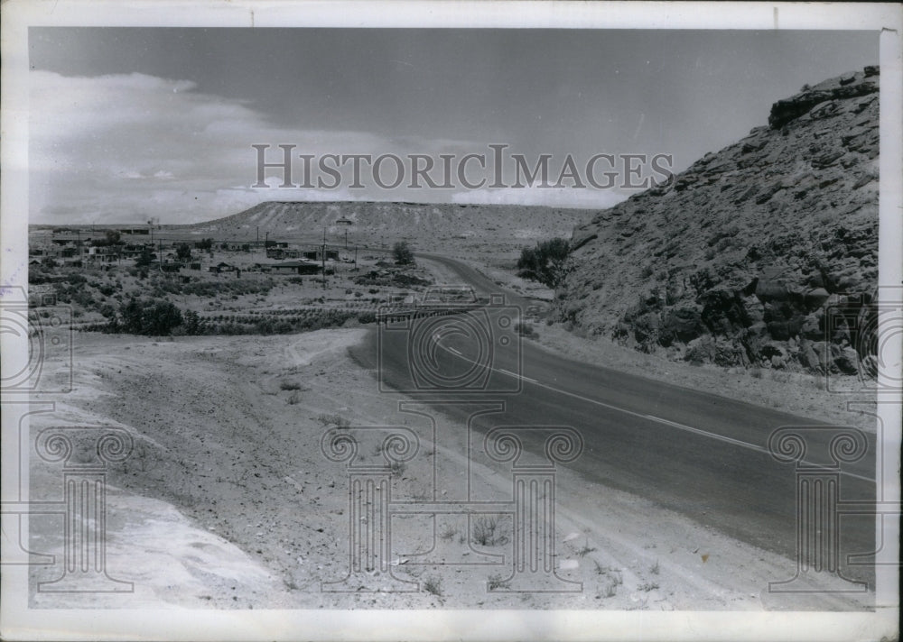 1960 Press Photo Navajo Reservation 300-Miles Road - Historic Images