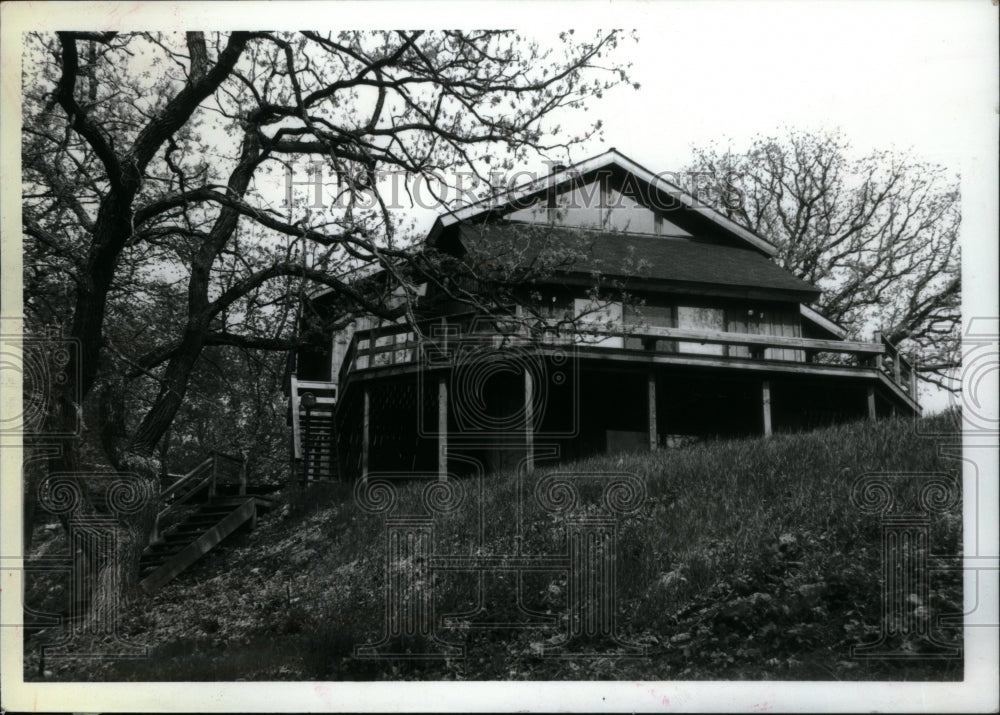 1987 Press Photo Second homes perched hill Apple Walk - Historic Images