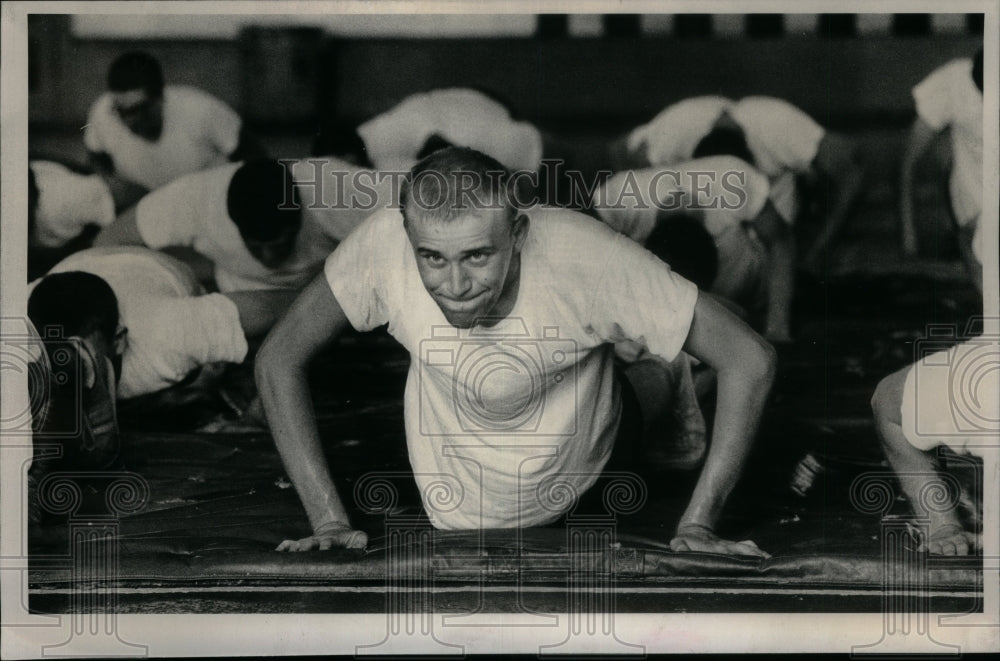 1981 New Recruit Strains pushup exercise - Historic Images