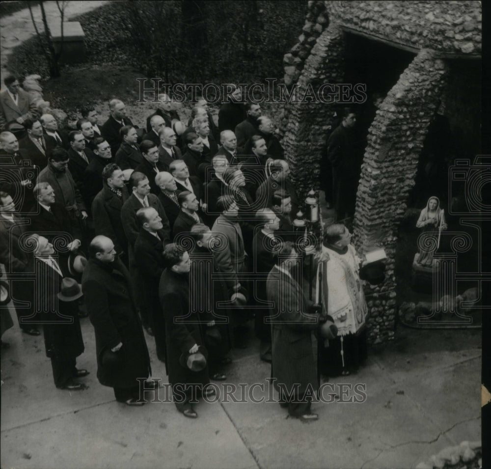 1937 Praying Shrines Grotto Lady Lourdes - Historic Images