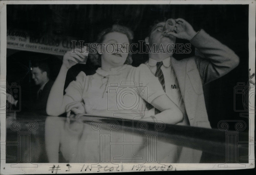 1939 Press Photo Tavern Hostess Racy Toast Passionate - RRU32561 - Historic Images