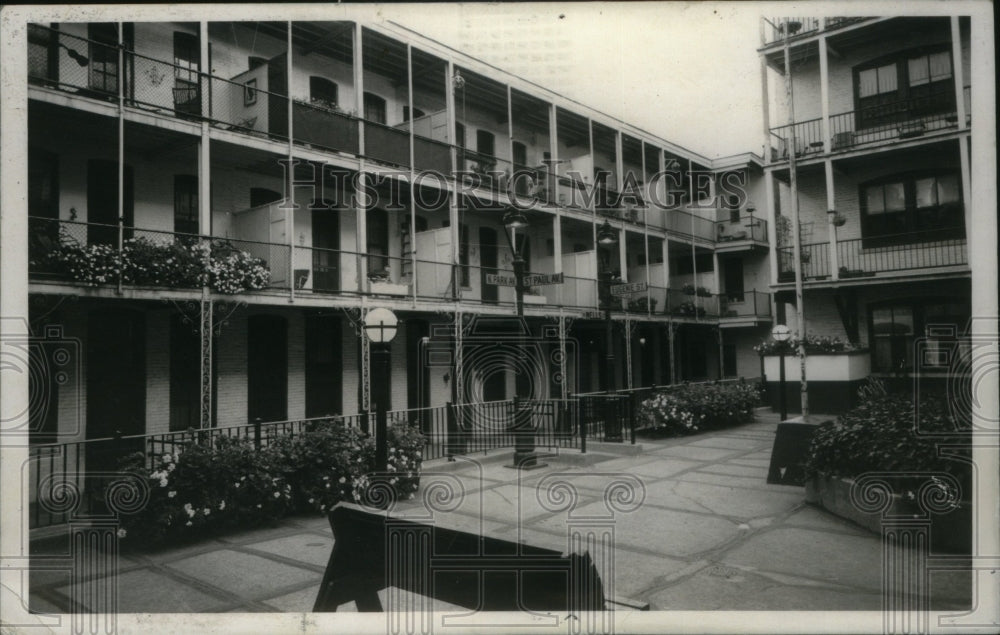 1963 Illinois Chicago Crilly Court north St - Historic Images