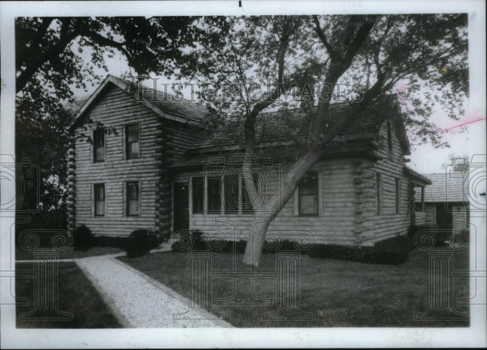 1984, Interior Log House Kit Costing Spartan - RRU32635 - Historic Images