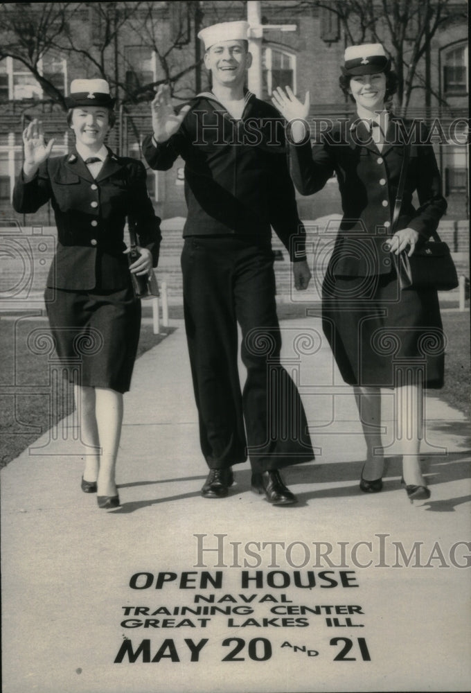 1961, Navy People Waving Dollars Graet Lake - RRU32683 - Historic Images