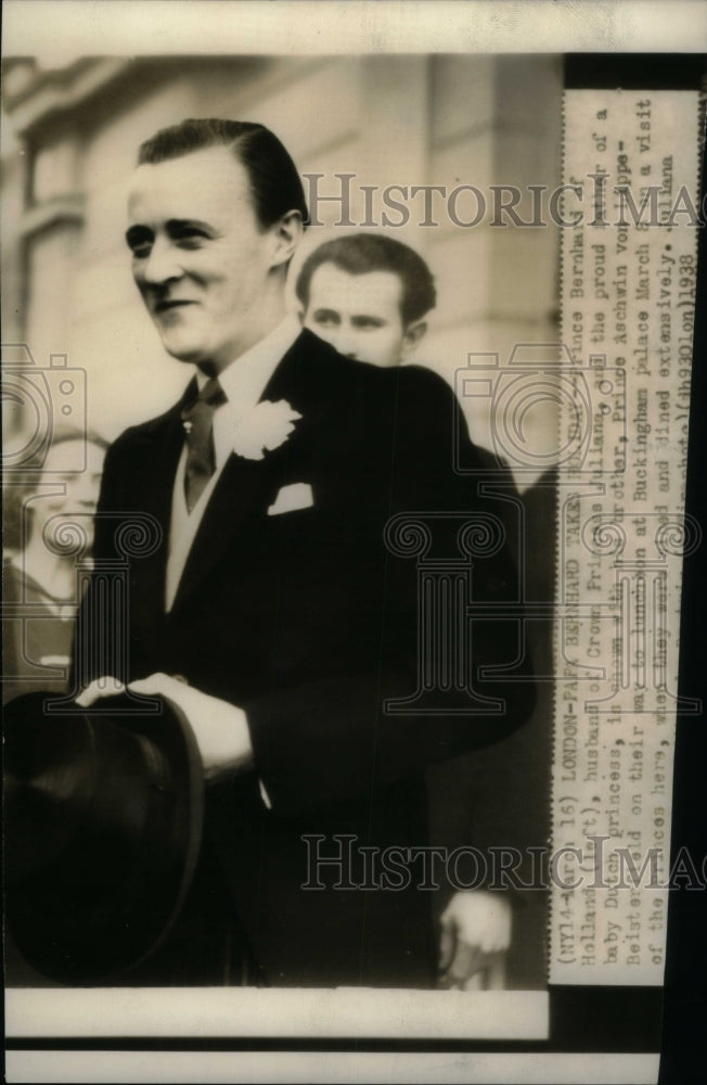 1938, Prince Bernhard Juliana baby dutch - RRU33265 - Historic Images