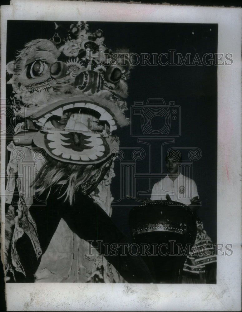 1977 Press Photo Hong Kong Colorfuldragon Dancer Leads - RRU33273 - Historic Images