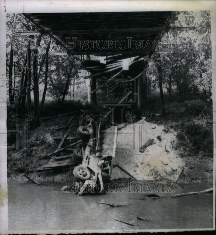 1964 Truck Driver Injured Bridge Collapse - Historic Images