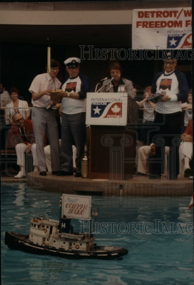 1982 Press Photo Detroit Freedom Festival boat race - RRU33679 - Historic Images