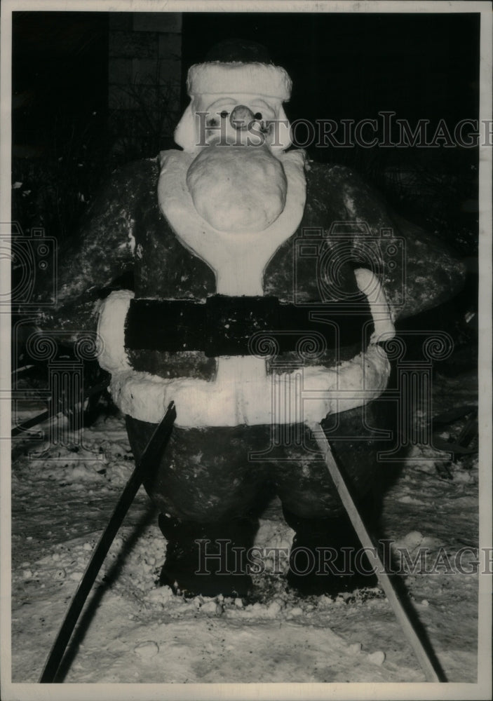 1948, Santa Claus red suit Charles Silcock - RRU34013 - Historic Images