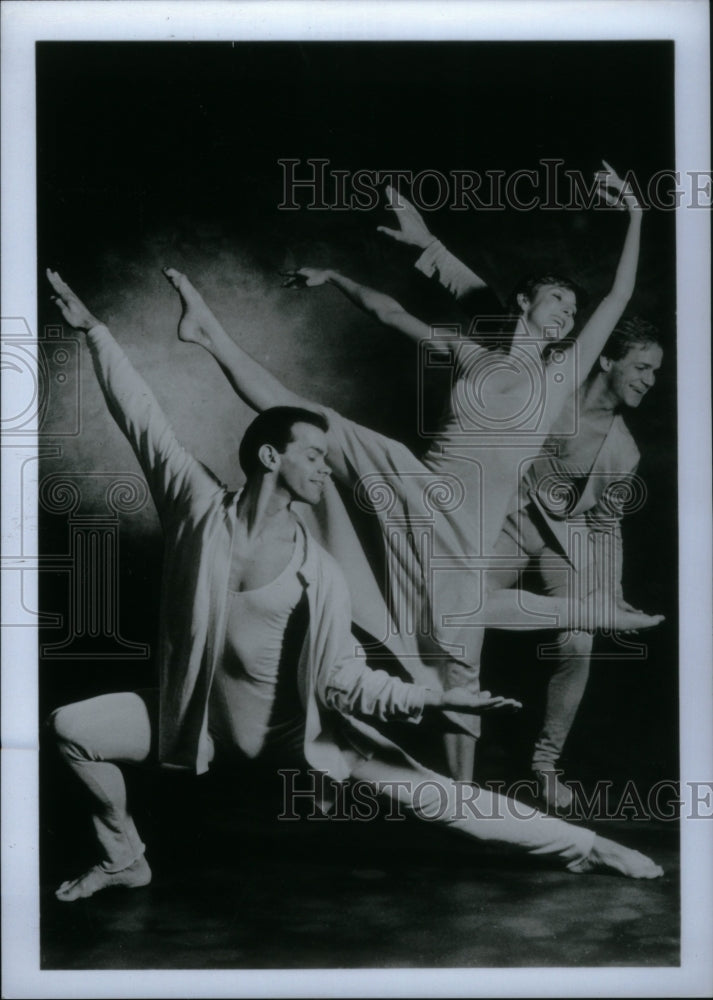 1989, Hubbard Street Dance Company Champagne - RRU34023 - Historic Images