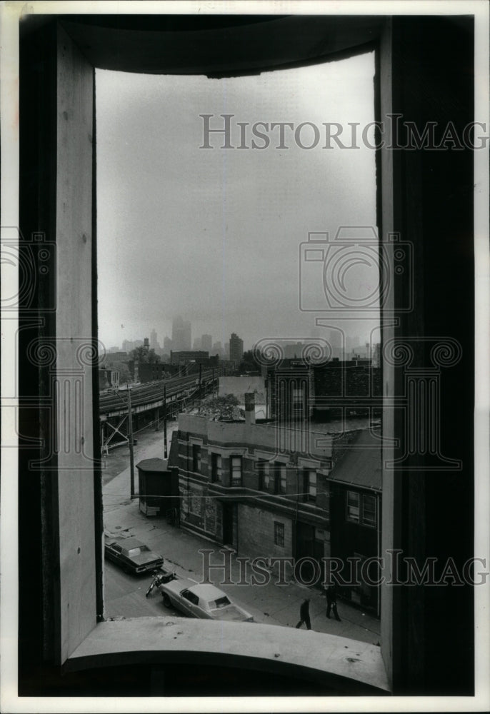 1979 Workers Front Living Room Fireplace - Historic Images