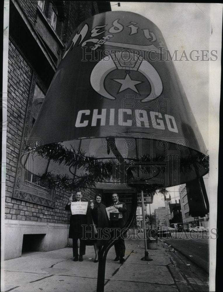 1969 Chicago Medina Temple Christmas Kettle - Historic Images