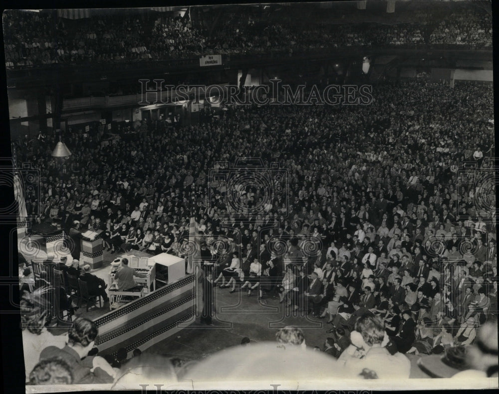 1940 Coliseum Meeting People - Historic Images