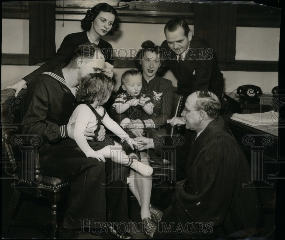 1943 Legal Aid Society Judge Lupes Chambers - Historic Images