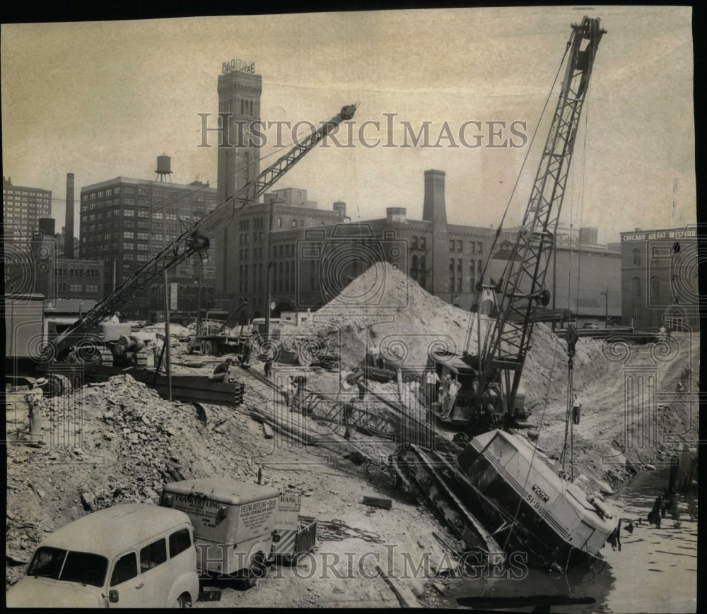 1955 Crane Chicago River - Historic Images