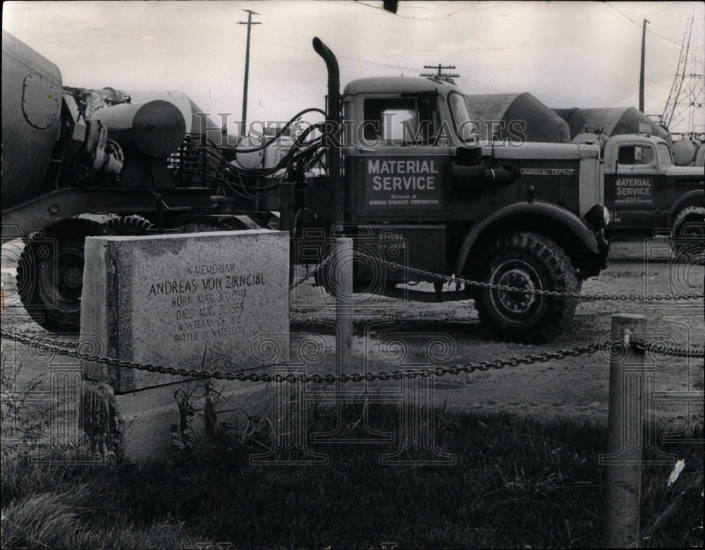 1967 Dug Grave Andreas Von Zirnobl Truck - Historic Images